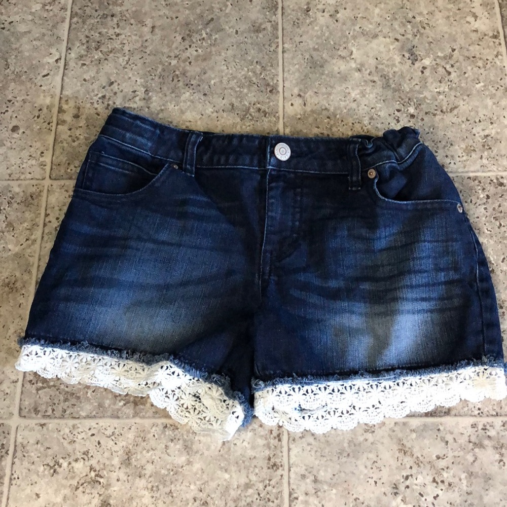 Jean shorts with lace detail